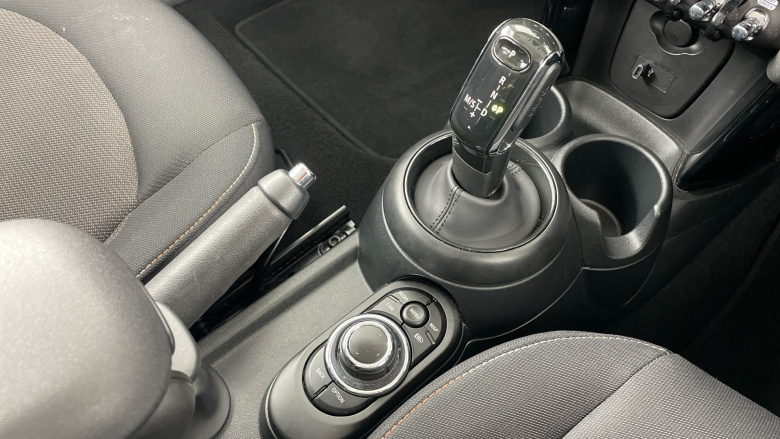 MINI Hatchback 1.5 Cooper Classic 3dr Auto Petrol Hatchback